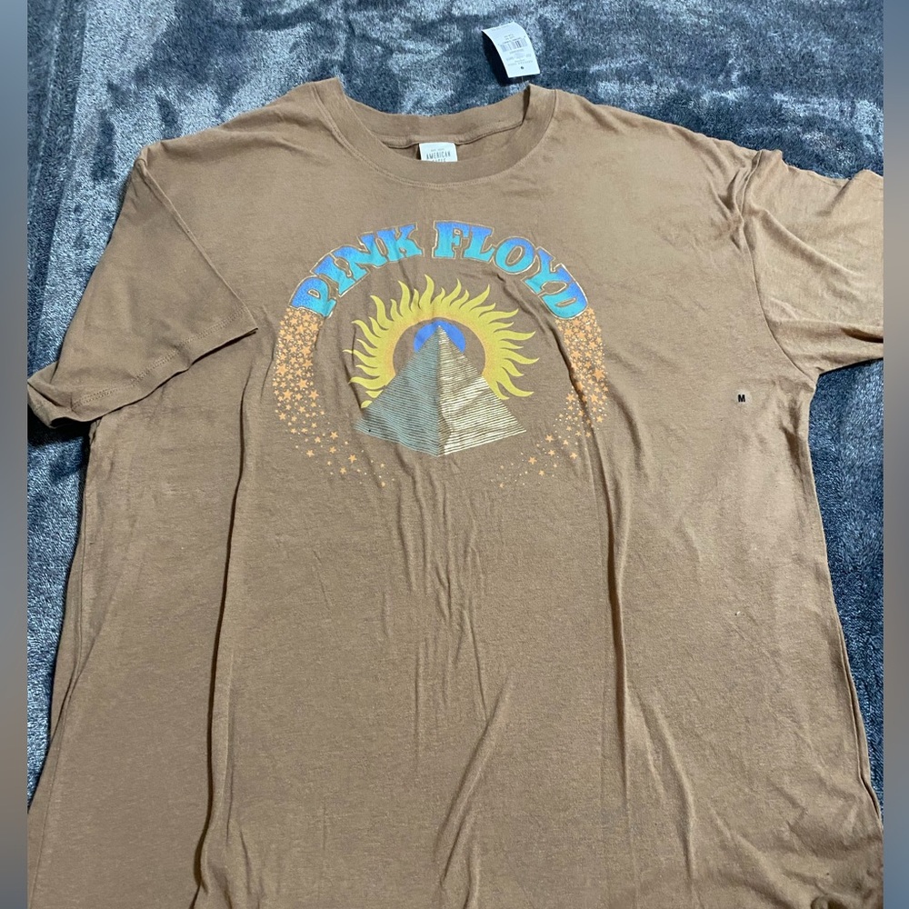 American Eagle Pink Floyd t-shirt size M, new with tags. Never used.